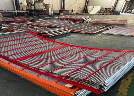 Mining Self Cleaning Screen Mesh for Sticky Material Separation