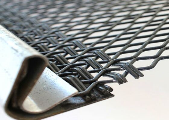 Self Cleaning Screening Mesh with Reduced Material Build Up