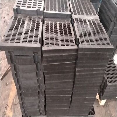 粗いスクリーニング用 120mm アペルチャー 70mm 厚い鋼筋強化ゴムスクリーンパネル