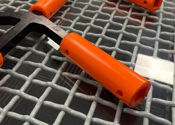 湿った材料用の自動洗浄スクリーン詰まり除去ロッド