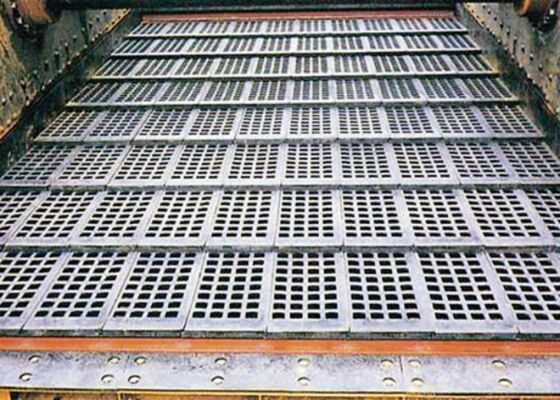 カスタム開口部を備えた産業用鉱山用ゴム製デッキ パネル